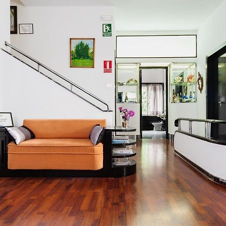 Casa Vilaro Park Guell Βαρκελώνη Εξωτερικό φωτογραφία